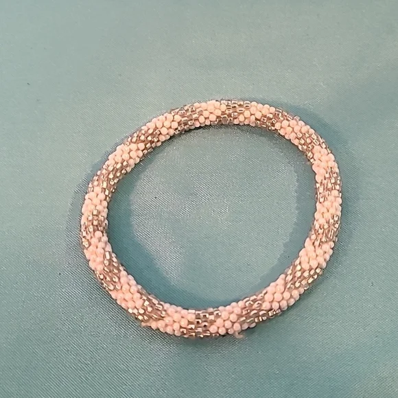 6 bracelets - Picture 5 of 7